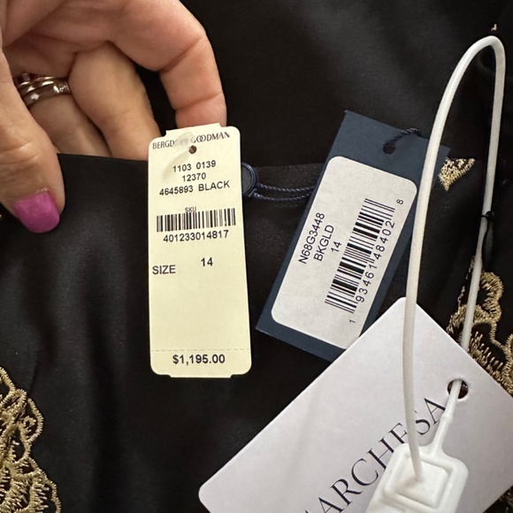 Beautiful Marchesa Gown - Picture 2 of 2